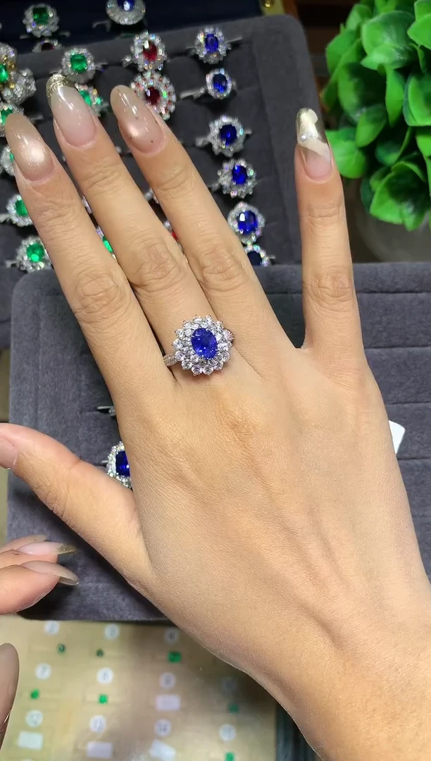戒指蓝宝石18K金镶嵌1.59ct