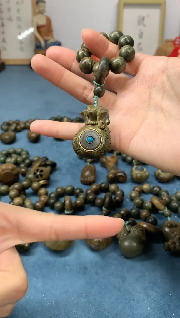 【闪购商品】维腊木（绿檀）把件赚钱袋 盘玩件