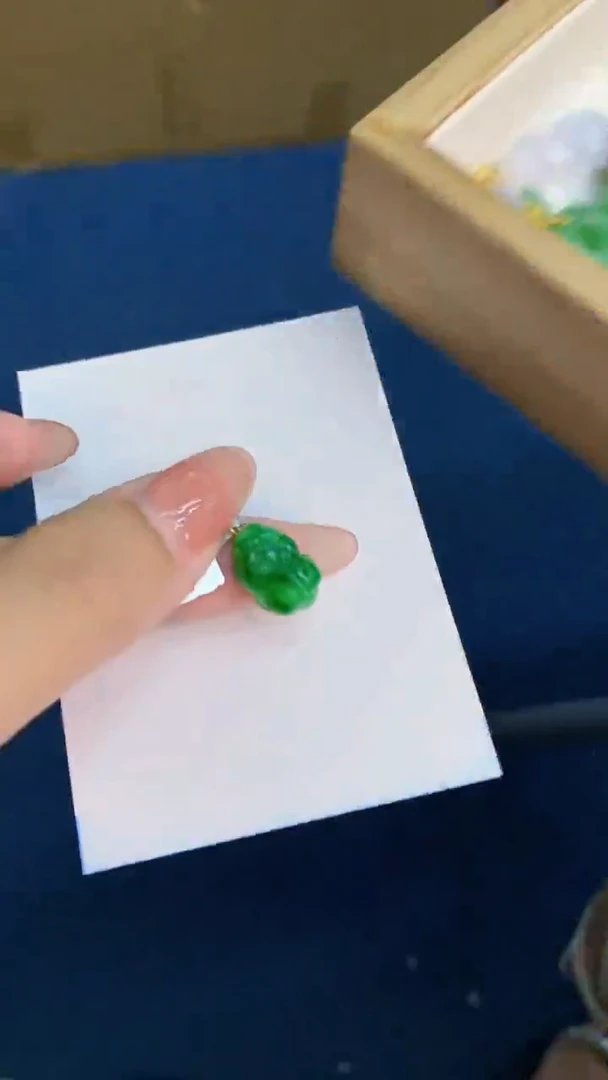 翡翠18K金镶嵌吊坠(不含链)1