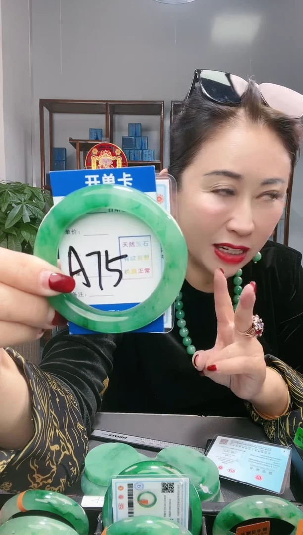 【闪购商品】石英质玉手镯未镶嵌非洲翠