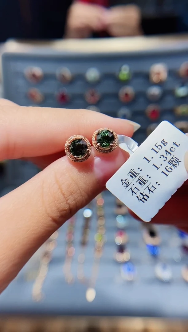 18K金镶嵌耳饰碧玺1.34配钻