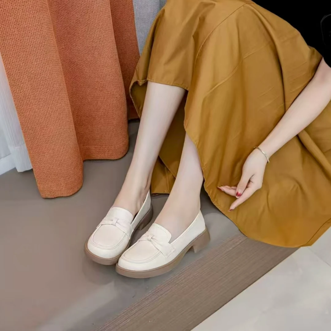 【品牌力荐】2025秋季新款软面皮薄款低跟胶粘软底软面乐福鞋7886