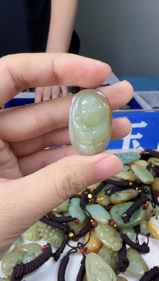和田玉未镶嵌颈饰1
