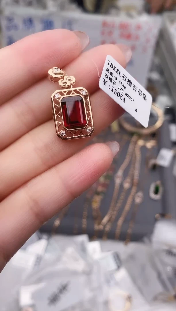 颈饰18K金镶嵌石榴石--专柜--
