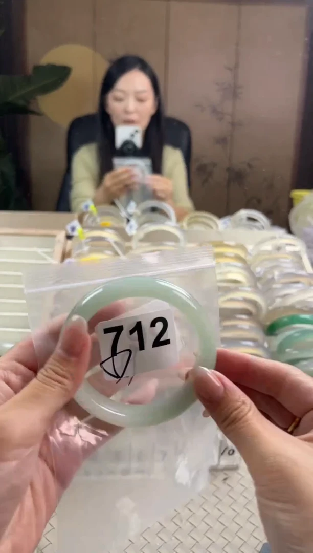 未镶嵌手镯石英质玉皮*712