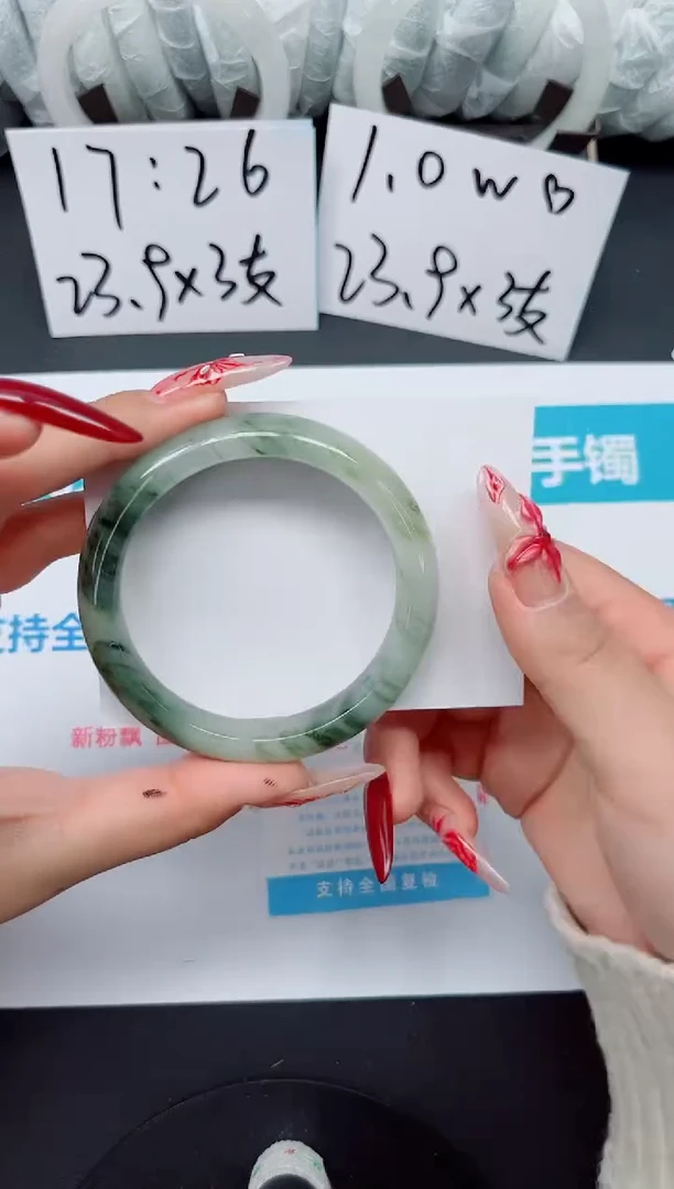 【闪购商品】石英质玉手镯未镶嵌b63