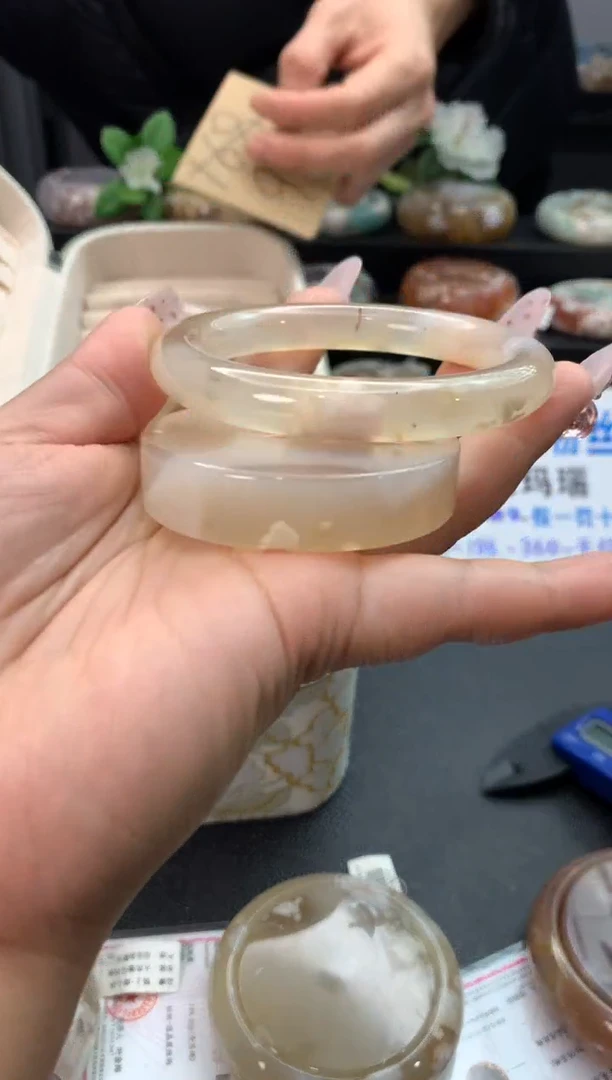 未镶嵌手镯石英质玉（57-58圈口）赠送镯心 无证书