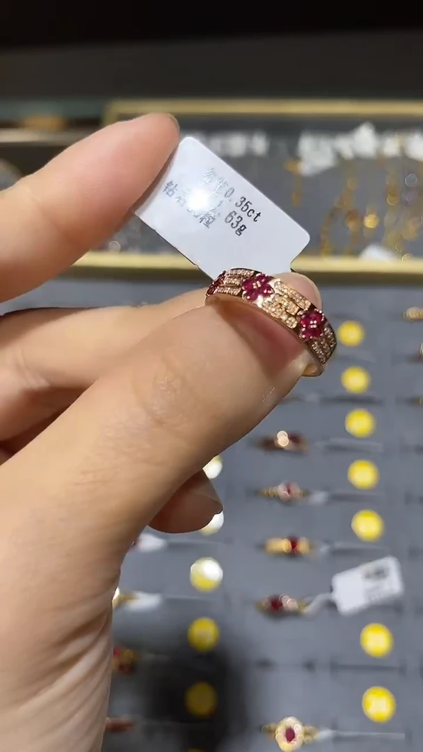 18K金镶嵌戒指红宝石
