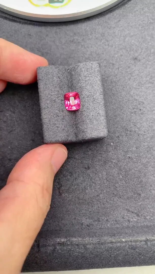 裸石彩色蓝宝石1.56ct 无烧粉蓝宝BA