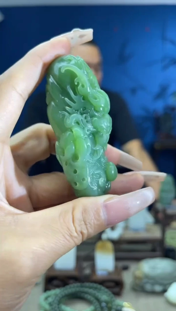 和田玉未镶嵌颈饰1
