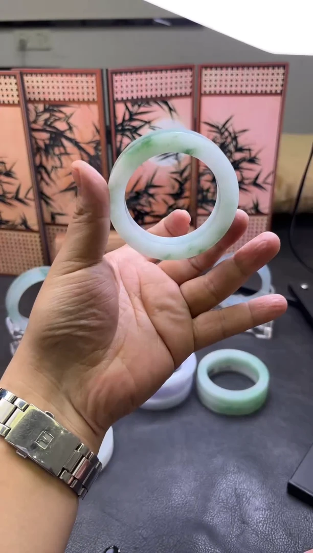 未镶嵌手镯定制翡翠睡****）手镯定制