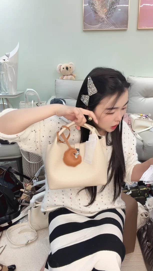 真皮米白小菜篮