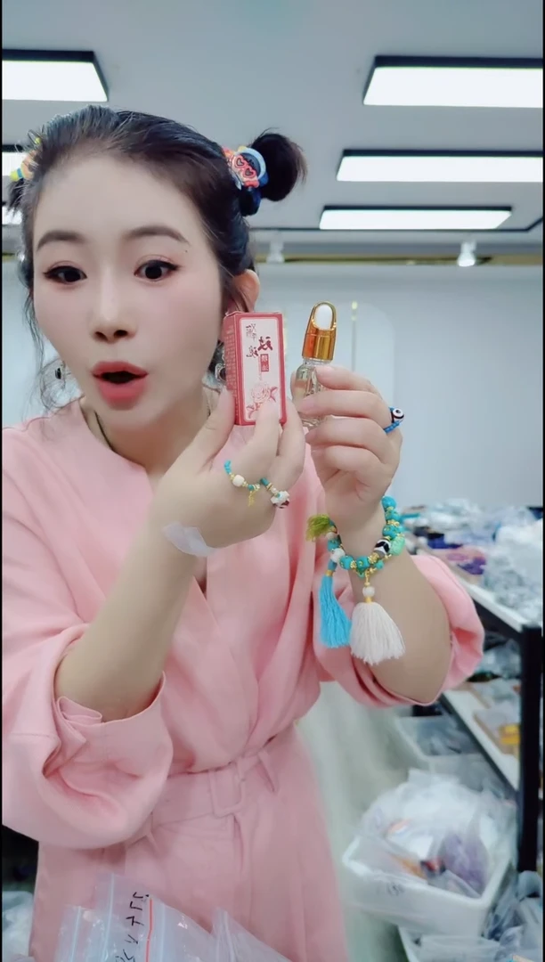 琉璃手工艺品2943     到手两瓶