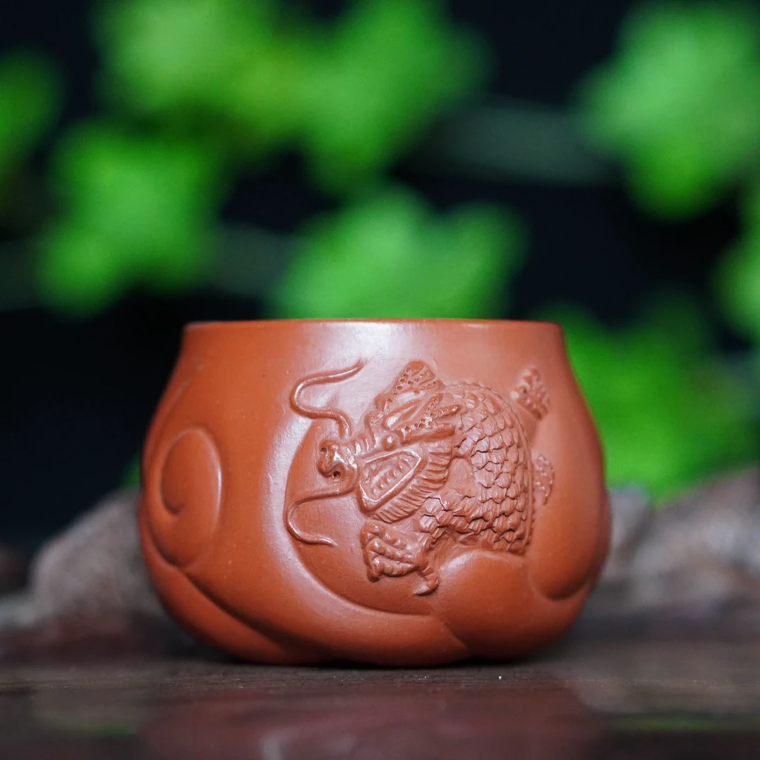 【宜兴原矿紫砂】朱泥大红袍手工刻绘鱼化龙主人杯茶具120cc