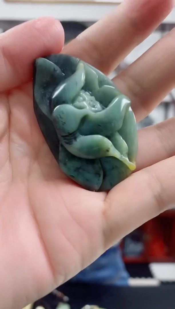 未镶嵌岫玉颈饰1