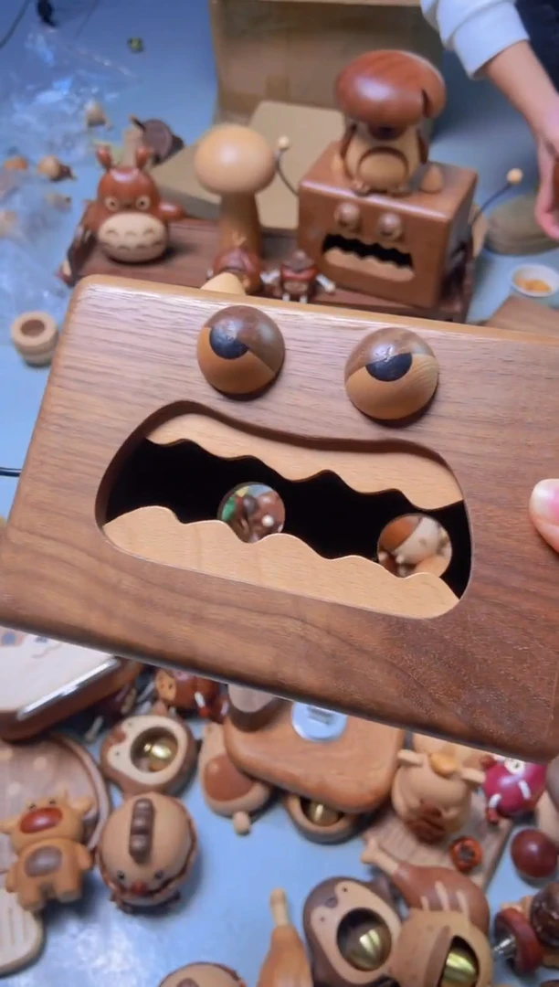 怪兽纸巾盒      一只耳 无手臂  无售后