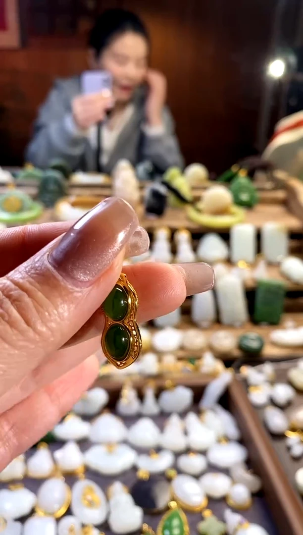 【闪购商品】和田玉吊坠银S925镶嵌。