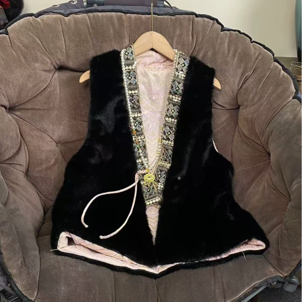 2024秋冬新款马甲女国风新中式V领盘扣加厚保暖上衣坎肩马夹潮