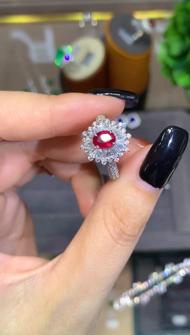 18K金镶嵌戒指红宝石1.04CT