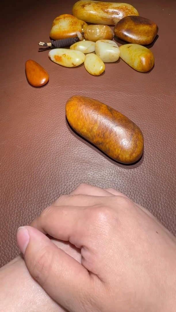 未镶嵌和田玉挂件我****凡和田玉