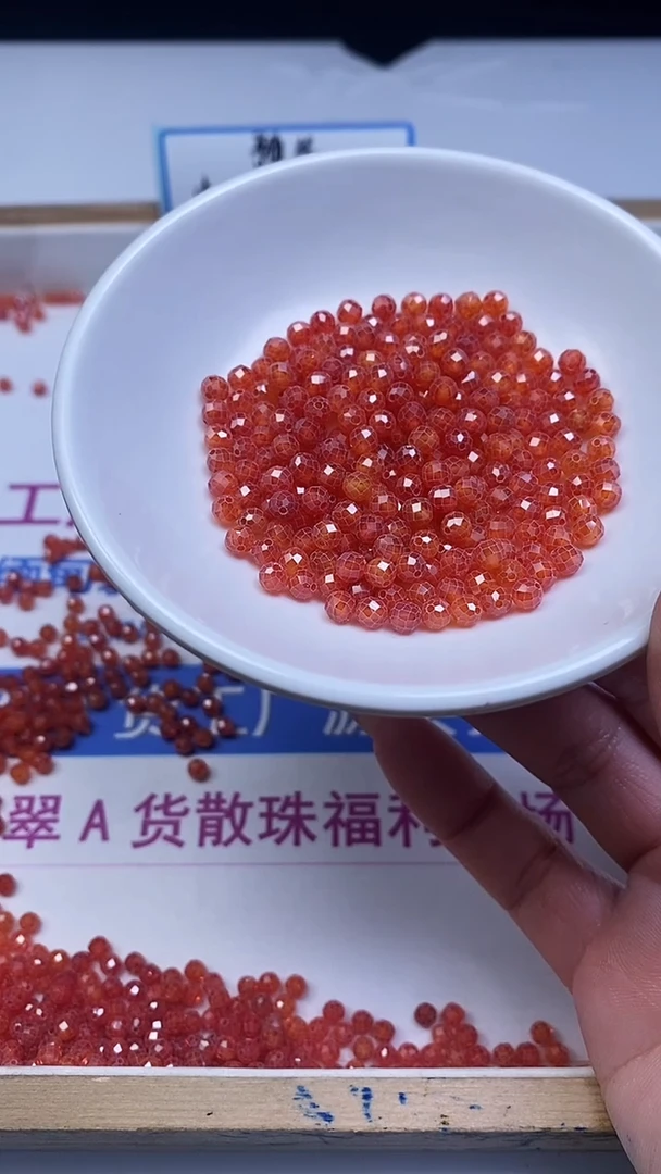 未镶嵌天然锆石散珠D719 红锆石切面4mm30个8元