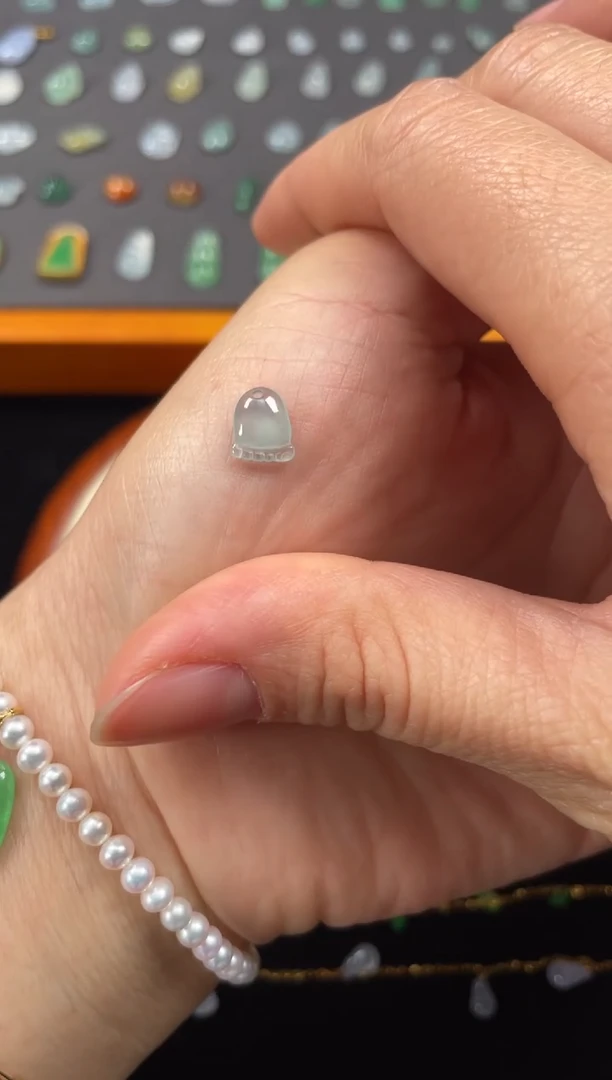 吊坠(不含链)18K金镶嵌翡翠一个JK505