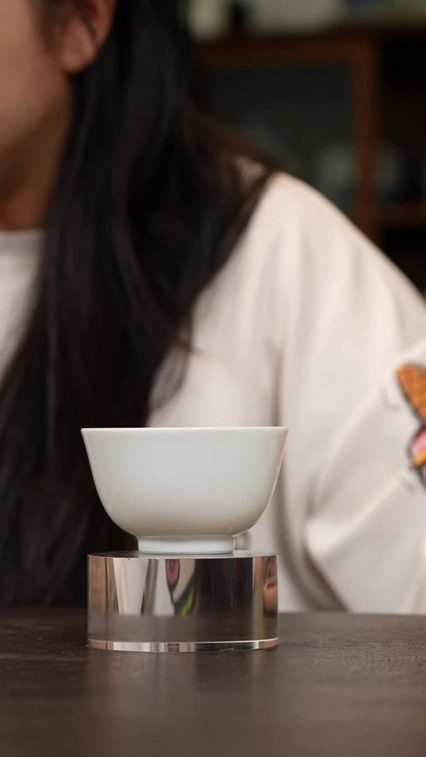 现代景德镇白胎圆融杯