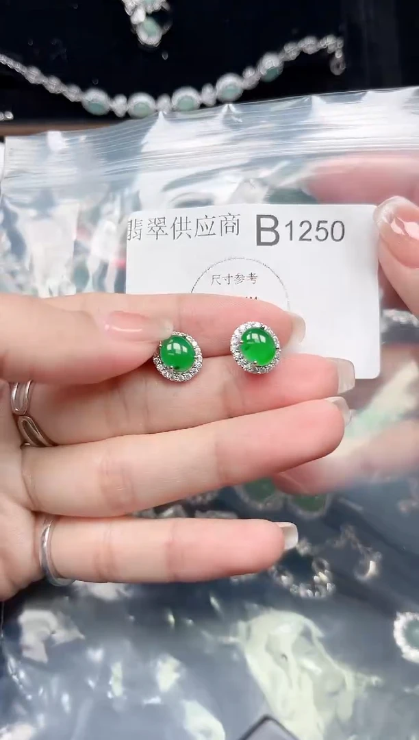 【闪购商品】翡翠颈饰未镶嵌1750赠皮绳