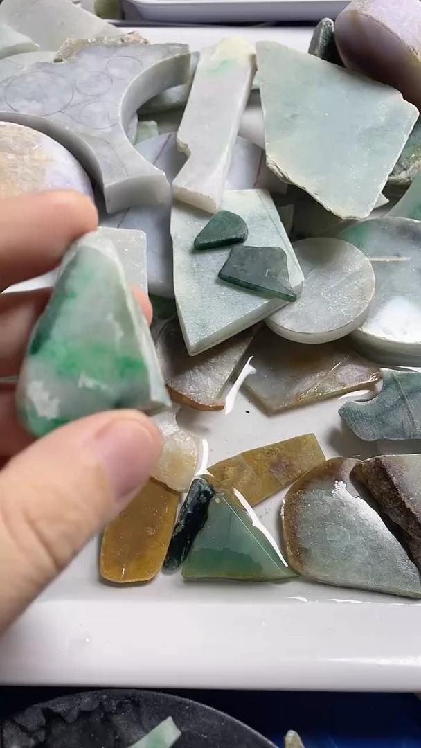 翡翠裸石翡翠小边料