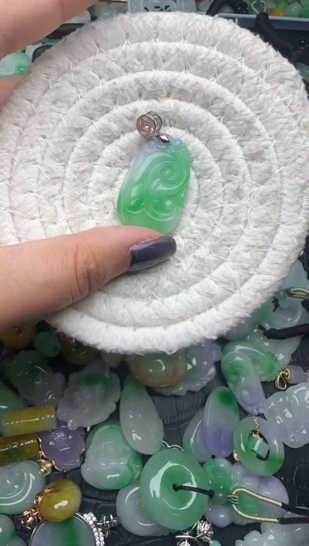 颈饰未镶嵌翡翠缅甸翡翠吊坠