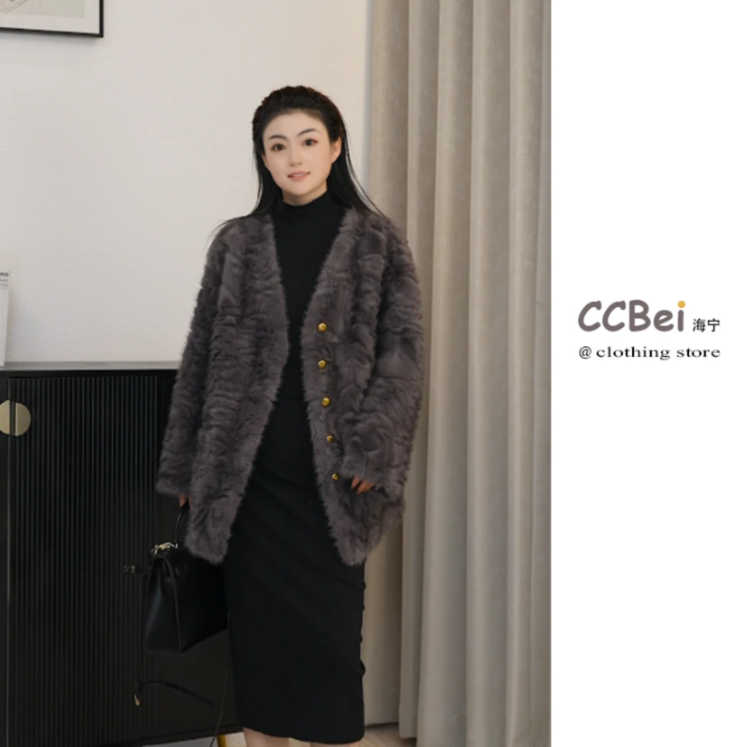 轻奢中长款毛毛外套2025冬季新款洋气V领女装时尚宽松设计师大衣