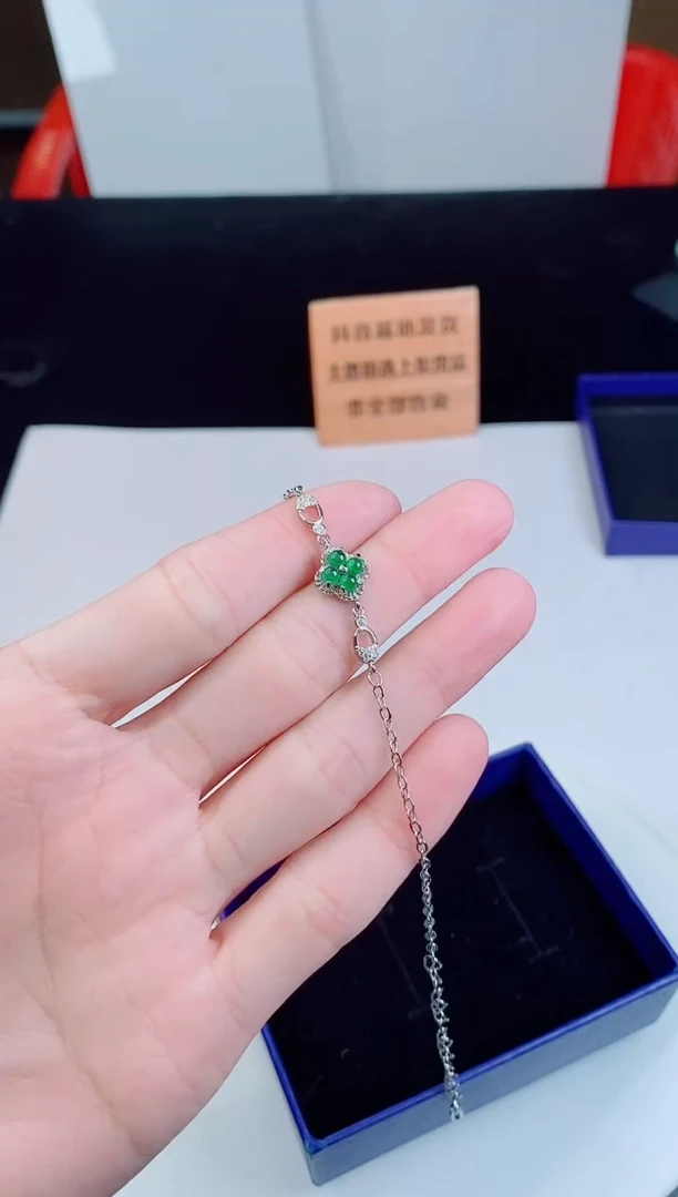 颈饰未镶嵌翡翠