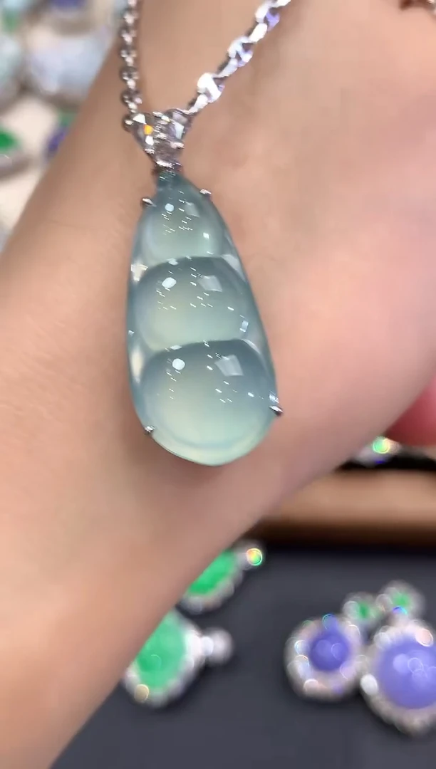 吊坠(不含链)18K金镶嵌翡翠q75