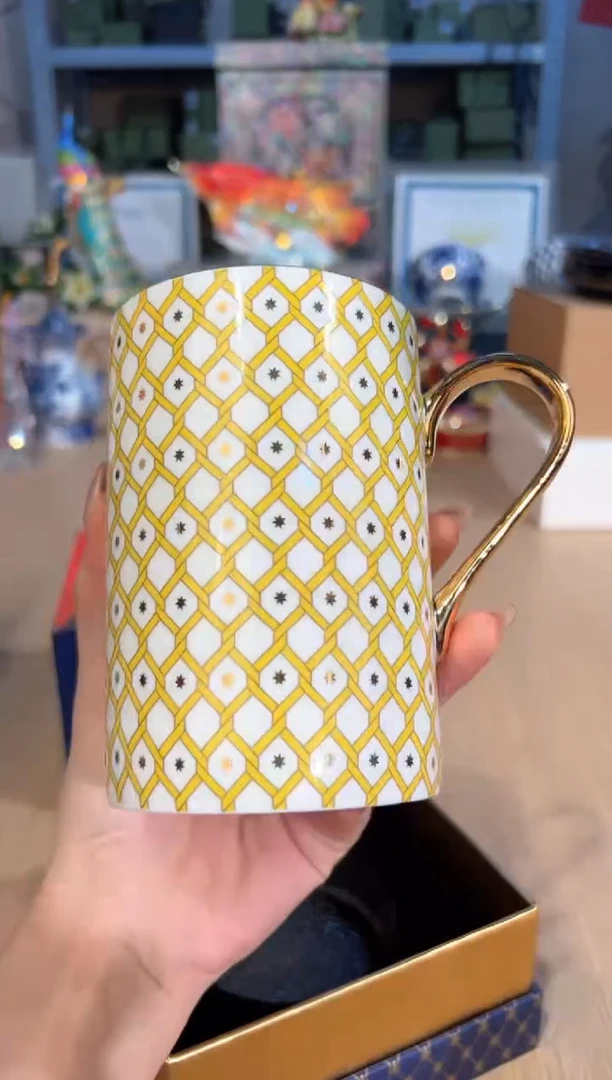 【闪购商品】杯113俄皇star黄色马克