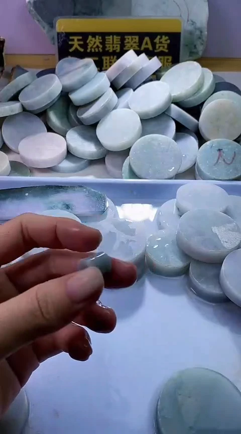 翡翠未镶嵌颈饰翡翠689