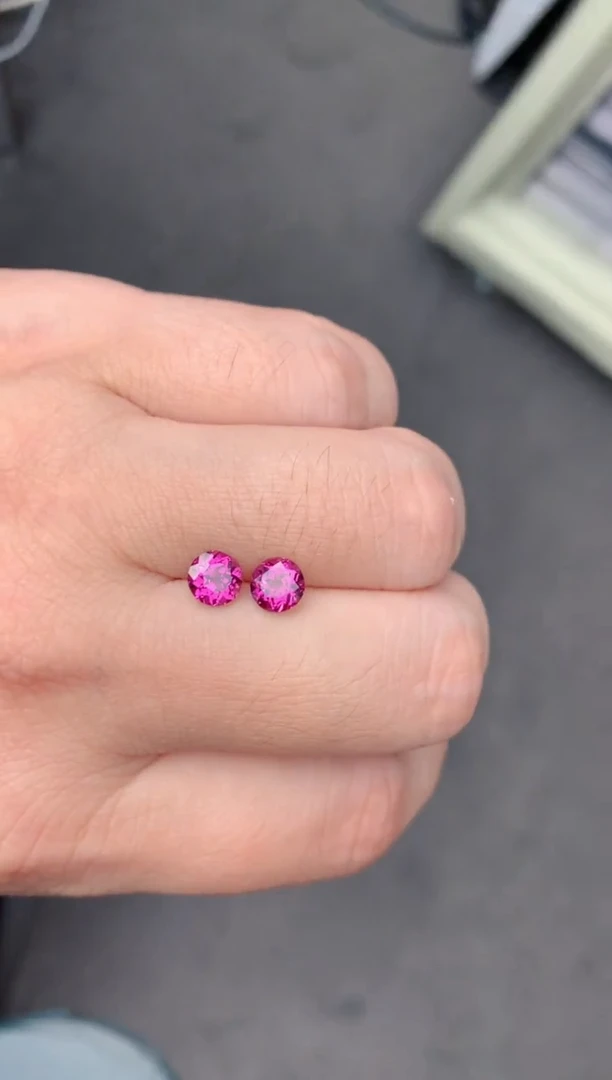 【闪购商品】石榴石裸石未镶嵌2ct镁铝一对