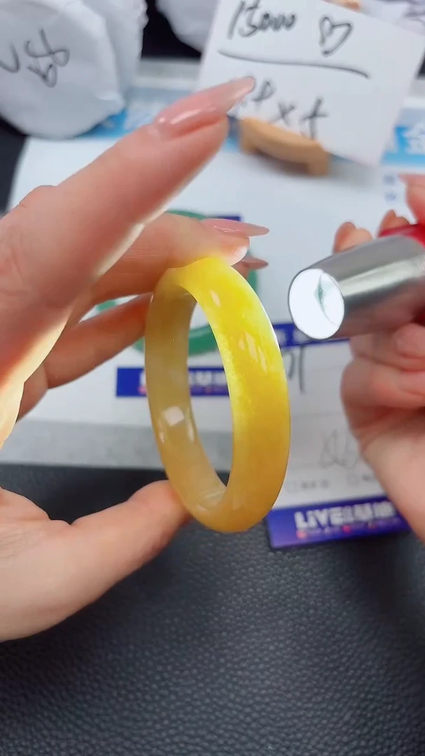 【闪购商品】石英质玉手镯未镶嵌171