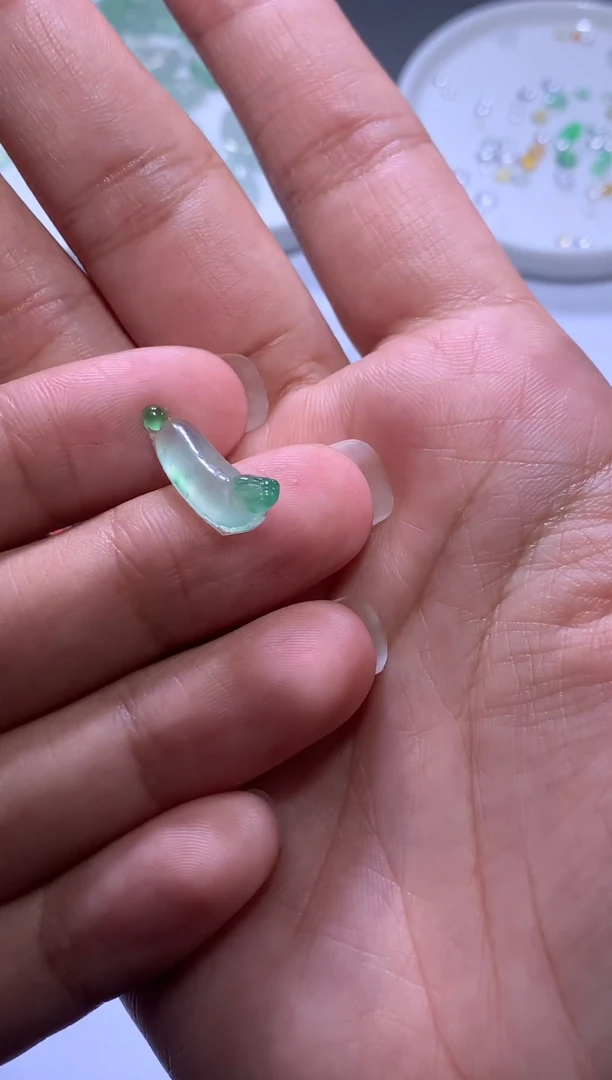 未镶嵌裸石翡翠小冰绿瓜