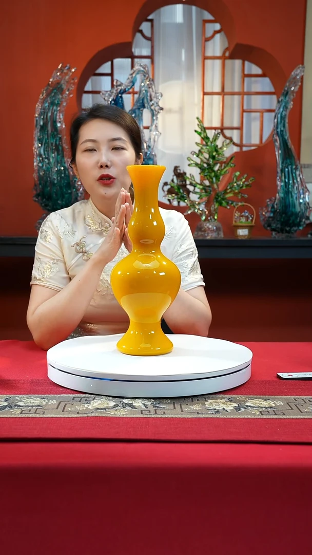 琉璃手工艺品鸡油黄藏草瓶