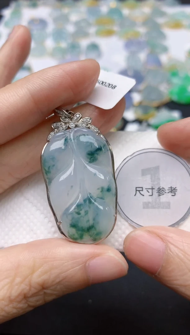 翡翠18K金镶嵌颈饰天然缅甸A货翡翠