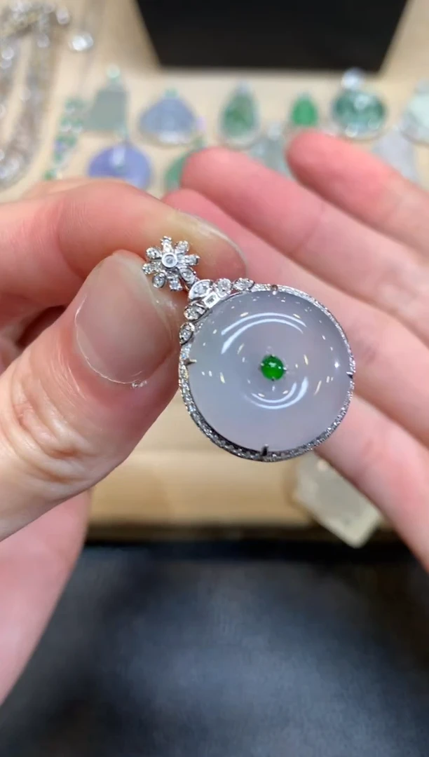 【闪购商品】翡翠颈饰18K金镶嵌平安扣【无服务费】