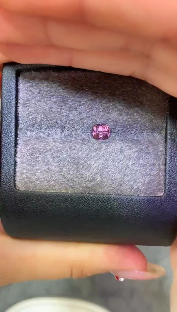 裸石尖晶石枕型 金属紫色调 0.82ct
