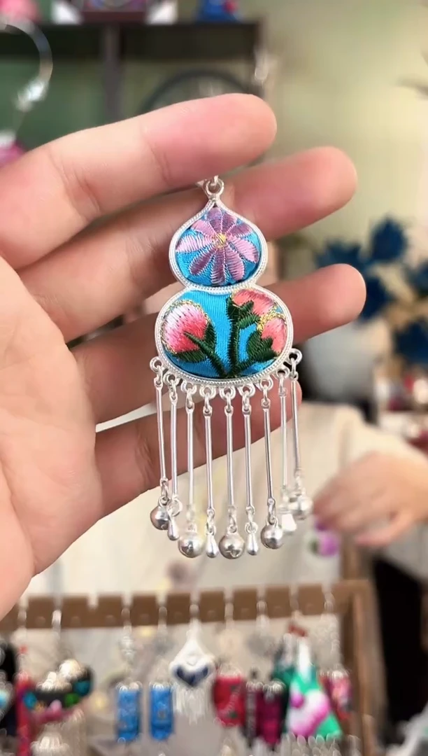 彩云南阁非遗老绣苗银饰品265