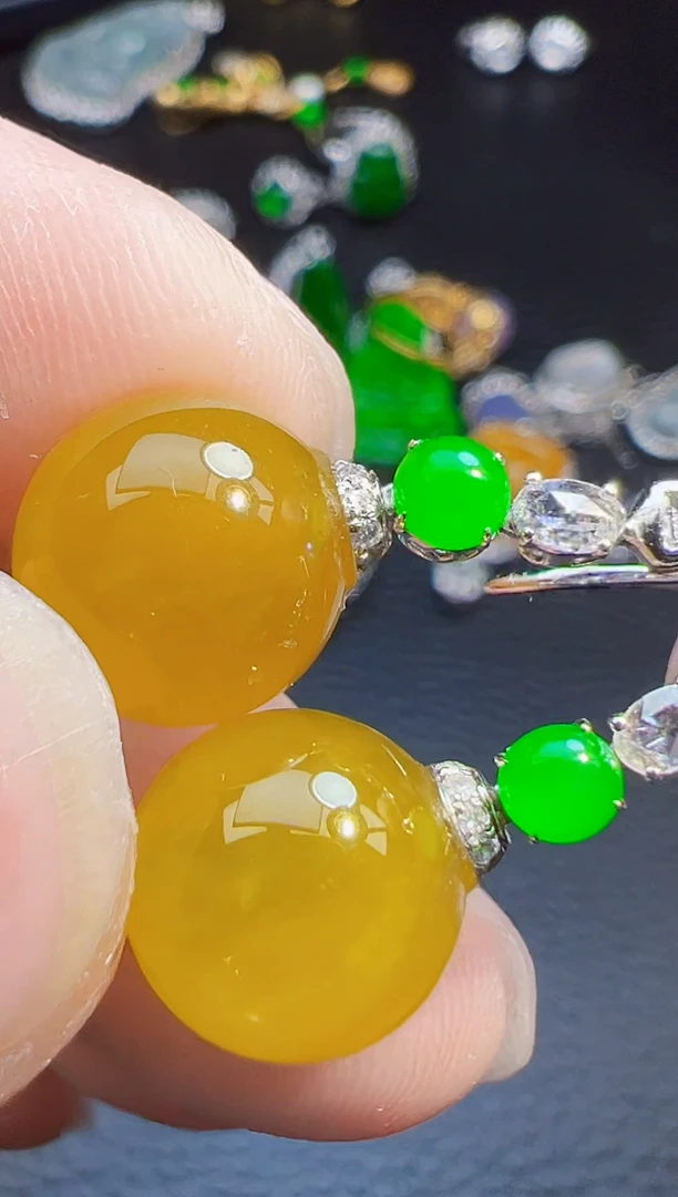 18K金镶嵌翡翠耳饰旭翡翠