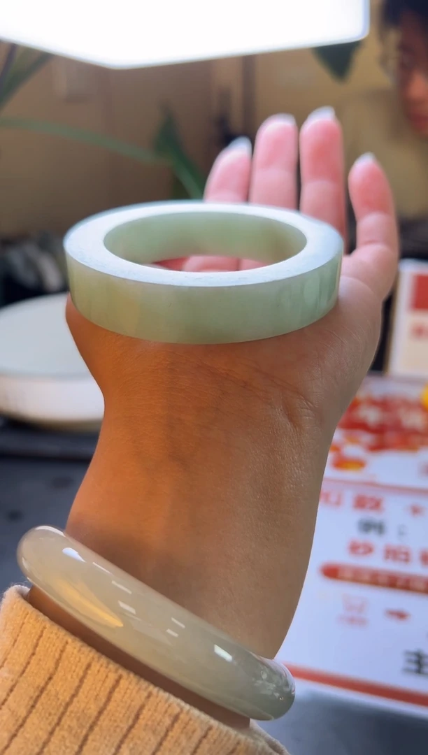 【闪购商品】定制翡翠手镯未镶嵌手镯