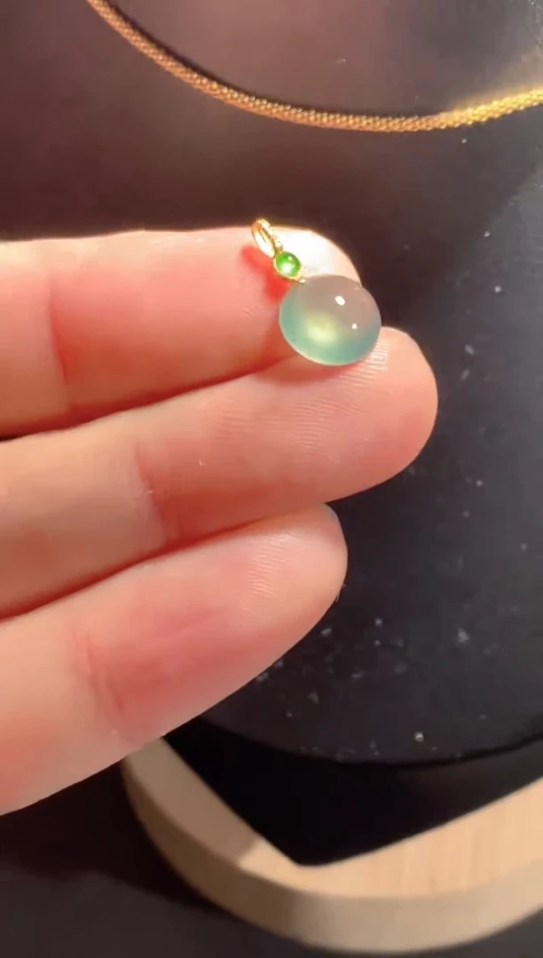 颈饰18K金镶嵌翡翠