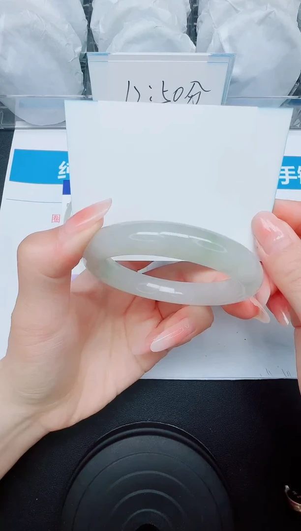 石英质玉手镯未镶嵌126/57.7