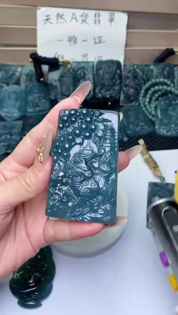 颈饰未镶嵌翡翠