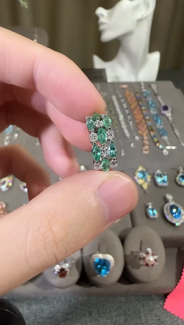 银S925镶嵌戒指祖母绿7mm戒指排戒设计款