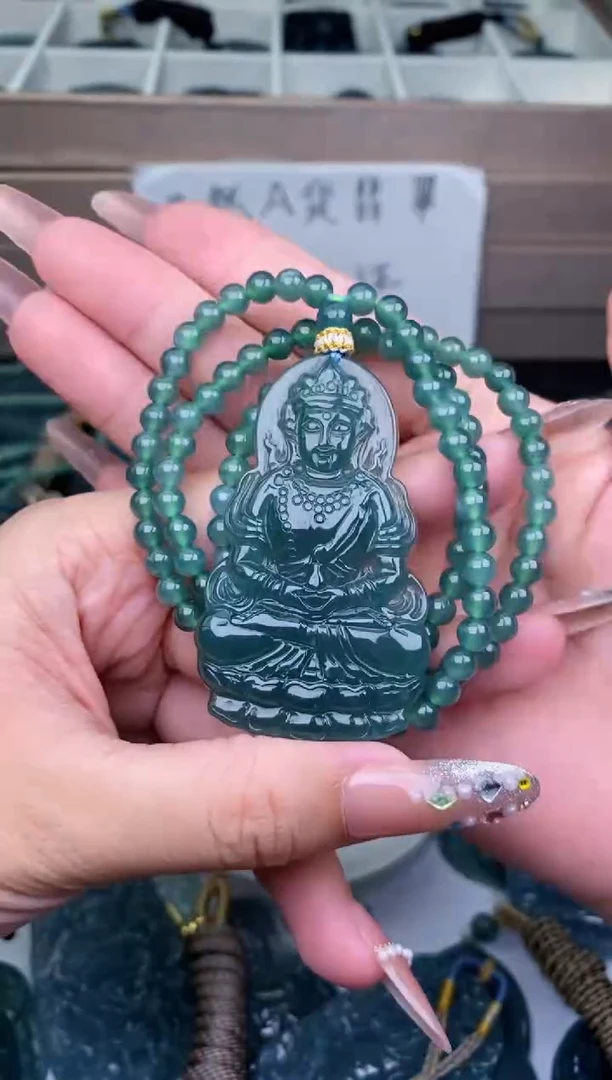 颈饰未镶嵌翡翠